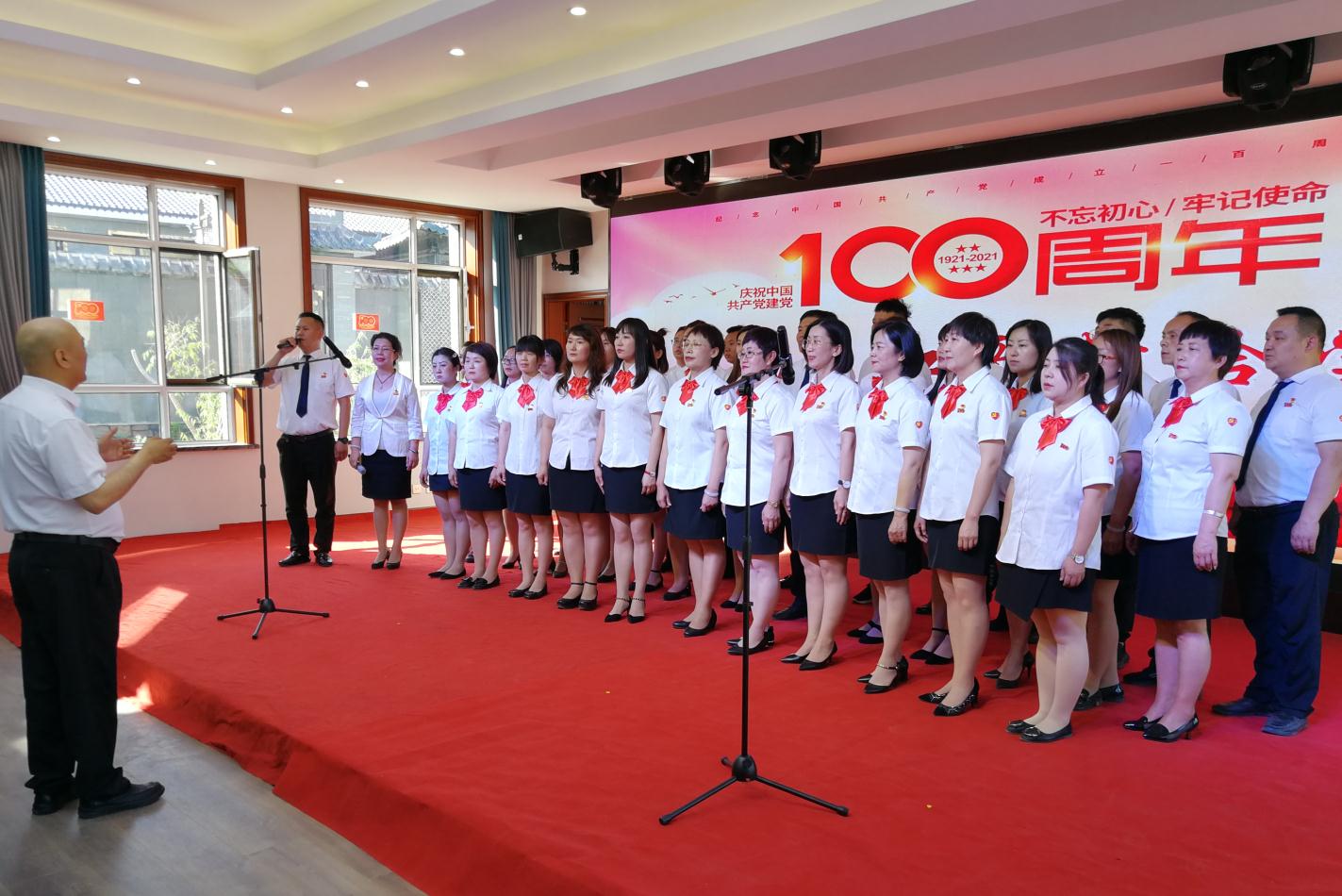 感黨恩、聽黨話、跟黨走內(nèi)蒙古農(nóng)牧業(yè)產(chǎn)業(yè)化龍頭企業(yè)協(xié)會(huì)聯(lián)合黨支部熱烈慶祝中國(guó)共產(chǎn)黨成立100周年